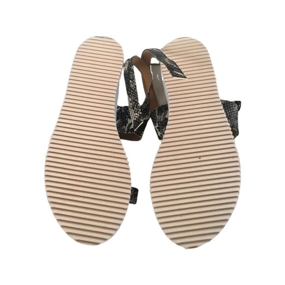 🌸4/$30🌸 NWOT Faux Snake Skin Sandals - Picture 2 of 9
